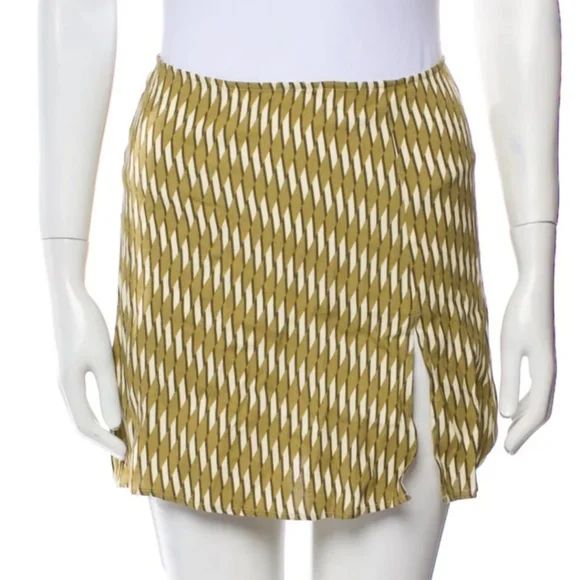 Reformation Mini Skirt Sz-8 - Picture 3 of 7